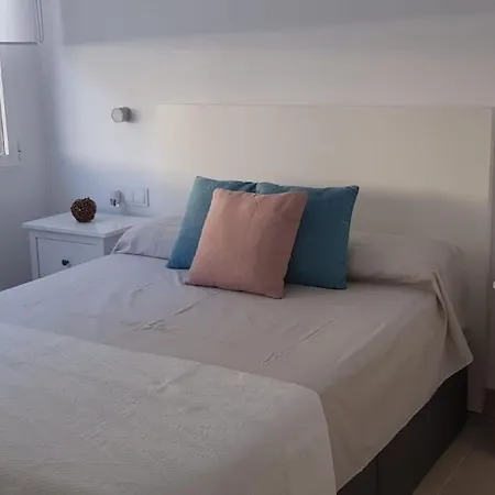 Bajo Con Jardin Con Acceso Directo A La Playa