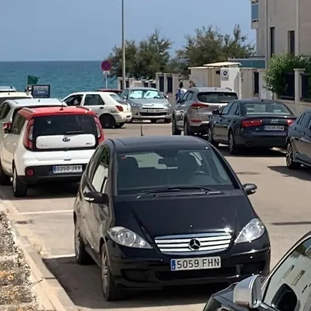 Bajo Con Jardin Con Acceso Directo A La Playa Apartment